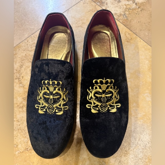 Men’s Luxury Black Velvet Loafers with Gold Embroidery - Picture 1 of 3
